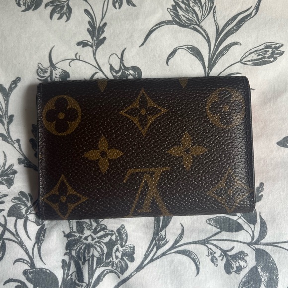 Louis Vuitton 6 Key Holder - Picture 2 of 9